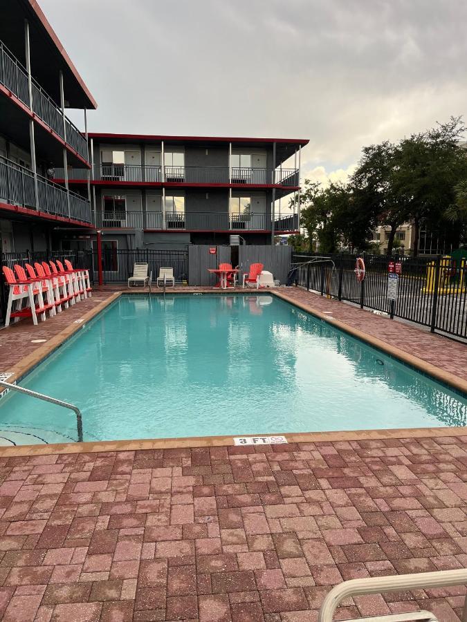 Travelodge By Wyndham Orlando At Heart Of International Drive Exterior photo