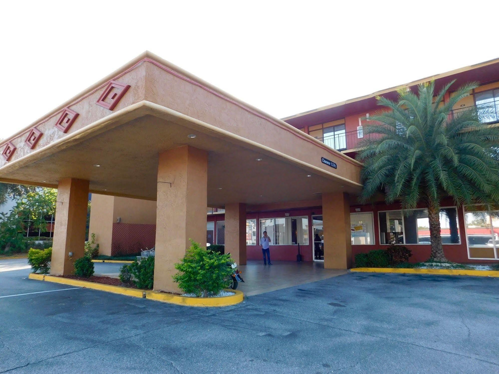 Travelodge By Wyndham Orlando At Heart Of International Drive Exterior photo
