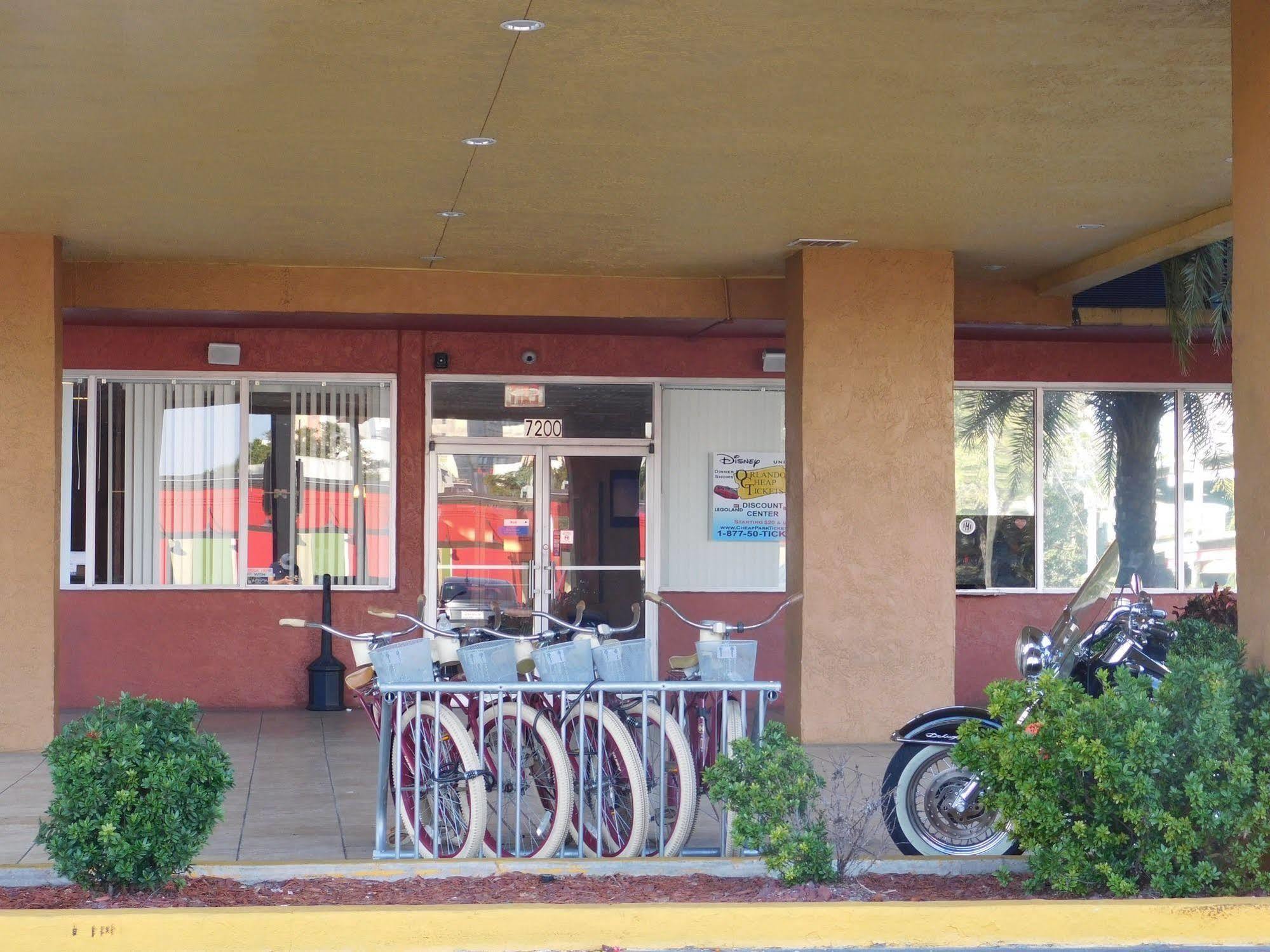Travelodge By Wyndham Orlando At Heart Of International Drive Exterior photo